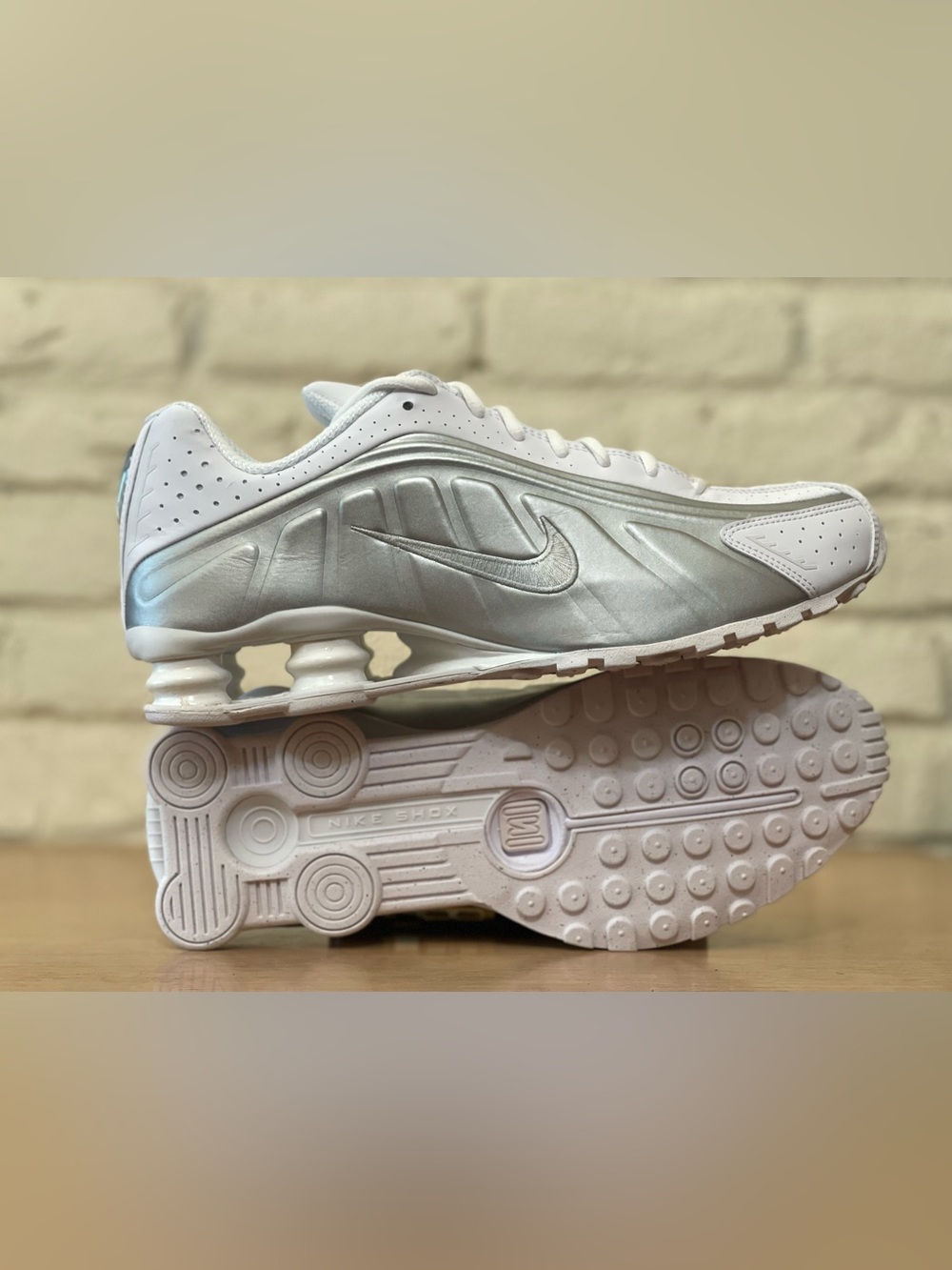 Nike Shox R4 White Metallic Silver Shoes HQ1988-101 Men Sizes Retro Running